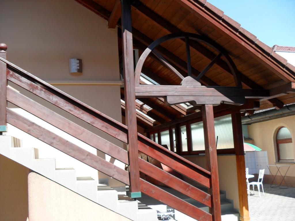 Oazis Apartman Harkan Exterior foto