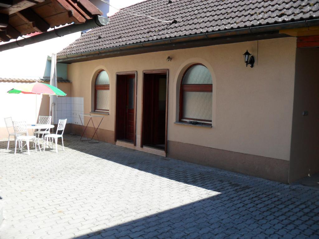 Oazis Apartman Harkan Exterior foto