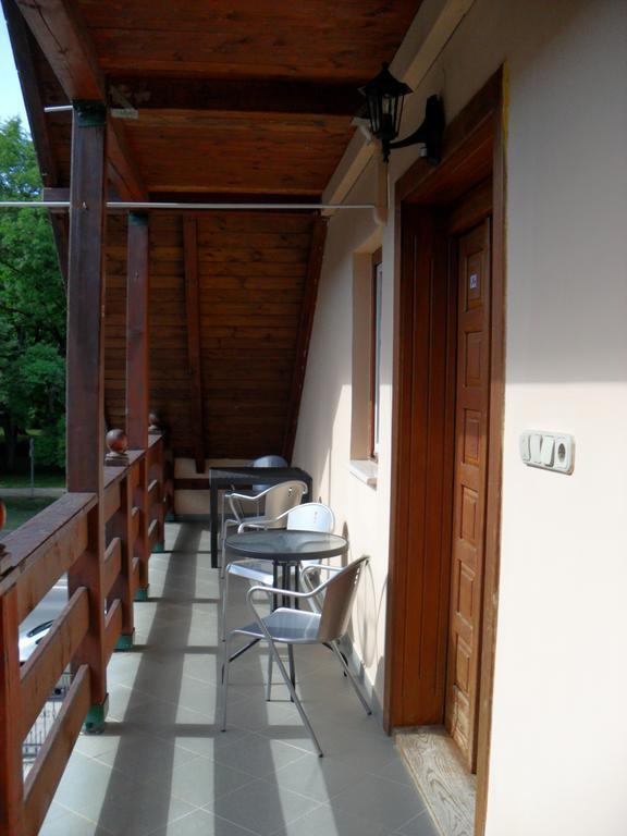 Oazis Apartman Harkan Exterior foto